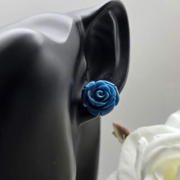 ❤️ ROSANNA STUD EARRINGS - Picture 3 of 10